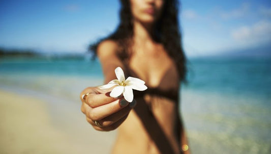 Bye Bye cellulite et bonjour la peau ferme grâce à notre gommage au Monoï